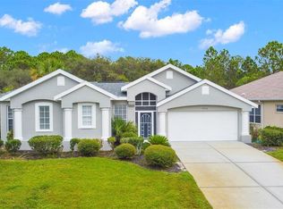9375 Apple Valley Dr, Weeki Wachee, FL 34613