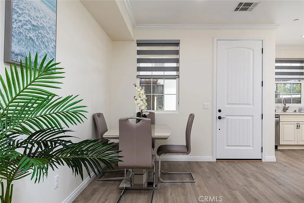 2 bed, 2.5 bath, 1190 sqft, $3,800 — Photo 4