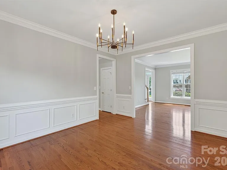 11005 Chilcomb Ct — Photo 37