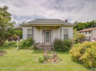 724 S Plum St, Carlinville, IL 62626