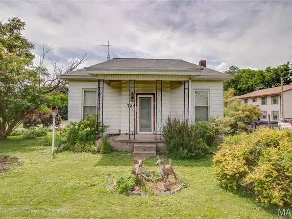 724 S Plum St, Carlinville, IL 62626