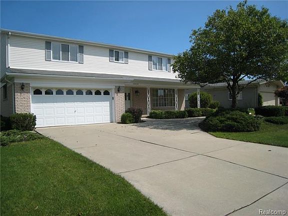 3rd image of 36240 Gregory Dr