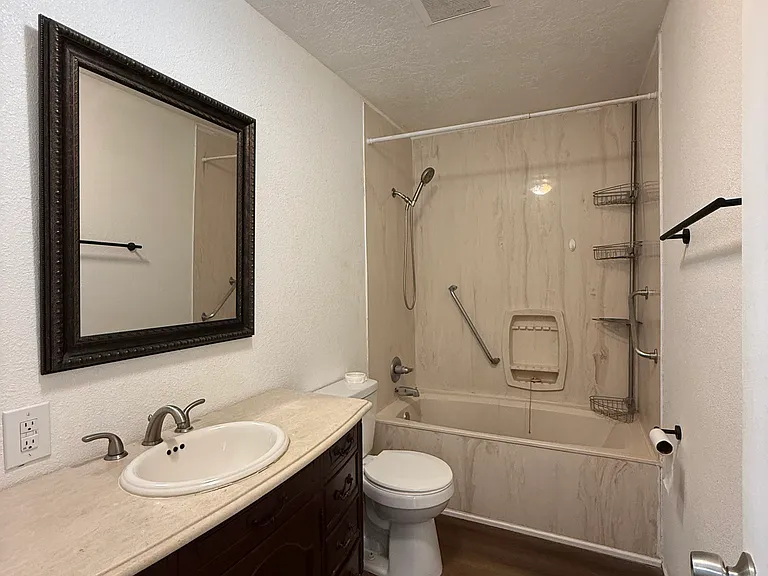1325 San Clemente Ave NW — Photo 9