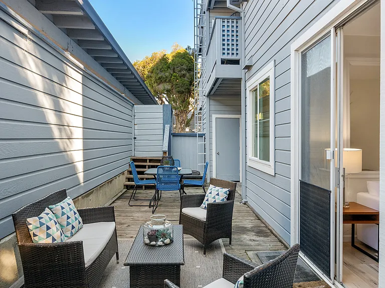 453 Cork Harbour Cir #E — Photo 2