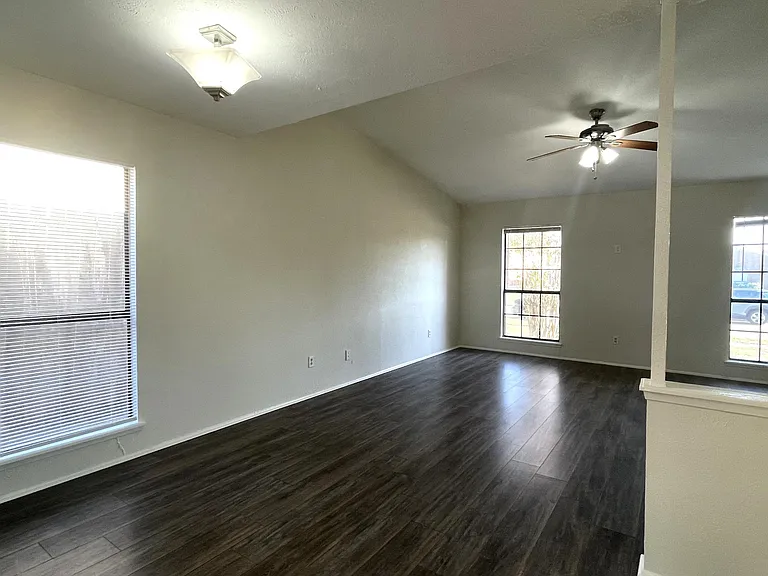 5608 Terry St — Photo 5