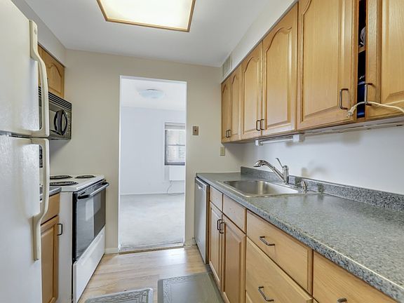 4th image of 1600 Center Ave APT 7I