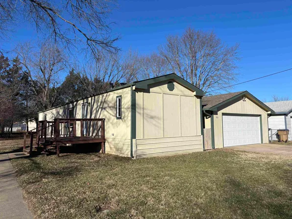 925 N Sunset Ave, Cheney, KS 67025