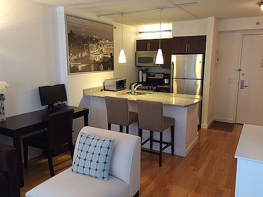 3rd image of 555 W 23rd St APT S5n