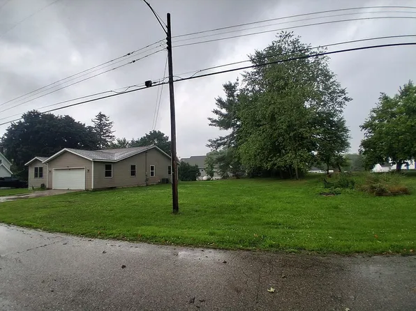 19664 Maple Ave, Conklin, MI 49403