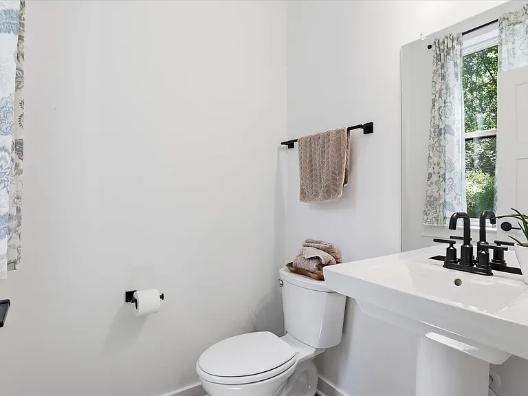 15717 Tierra Dr — Photo 35