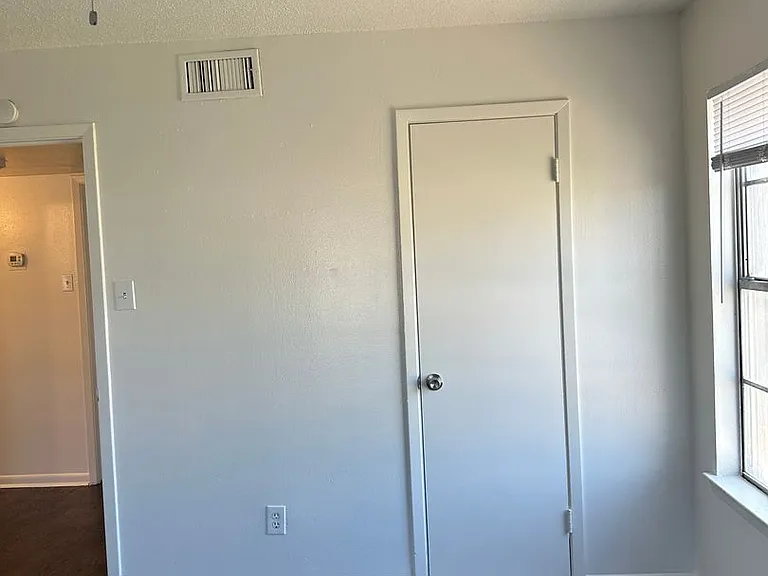 400 Johnson Dr — Photo 37