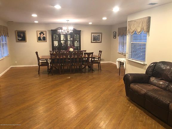 2nd image of 907 Park Ter