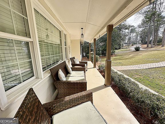 5th image of 216 E Lane Cir