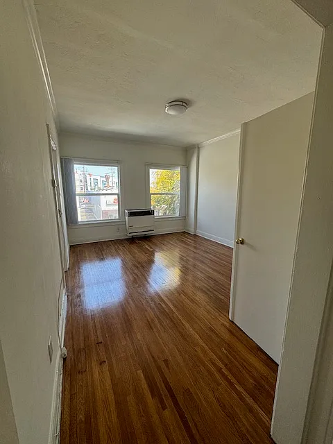 1 bed, 750 sqft, $2,100 — Photo 2