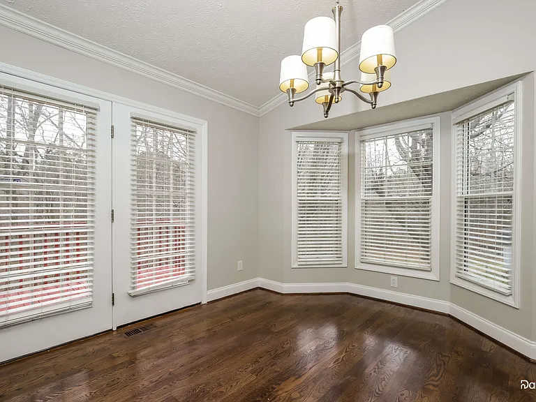 15 Hawthorne Ln — Photo 9