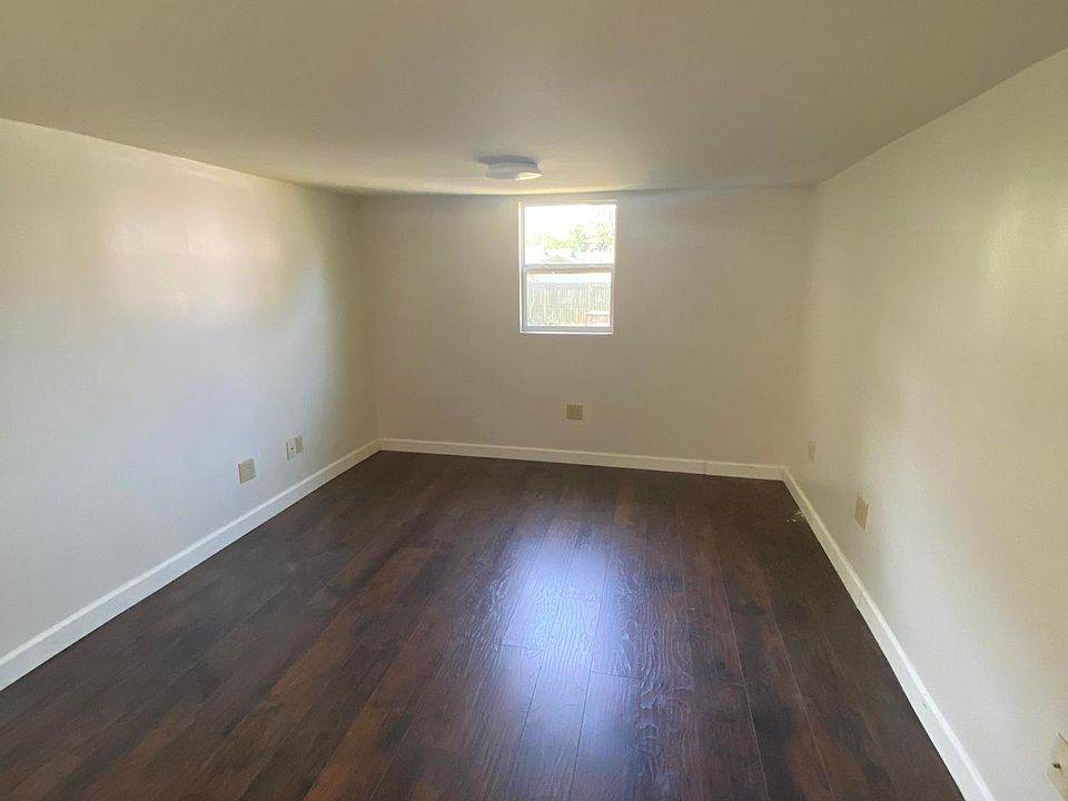2nd image of 2439 Clyde Dr
