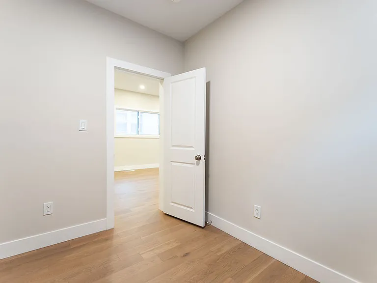 105 Inkerman St — Photo 14