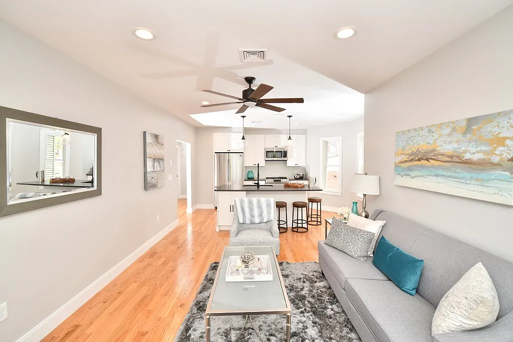 3 bed, 1100 sqft, $3,750 — Photo 1