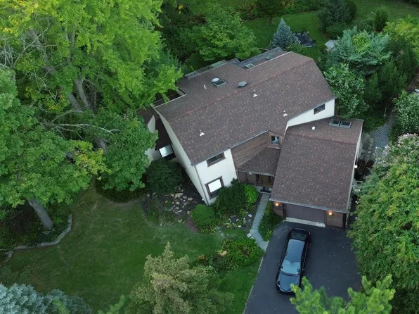 744 School Line Dr, King Of Prussia, PA 19406