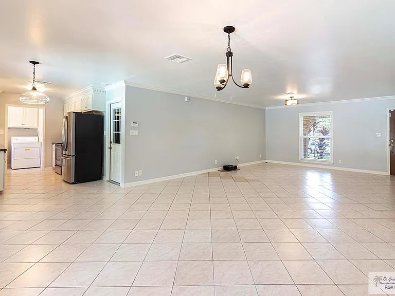 328 Creekbend Dr — Photo 8
