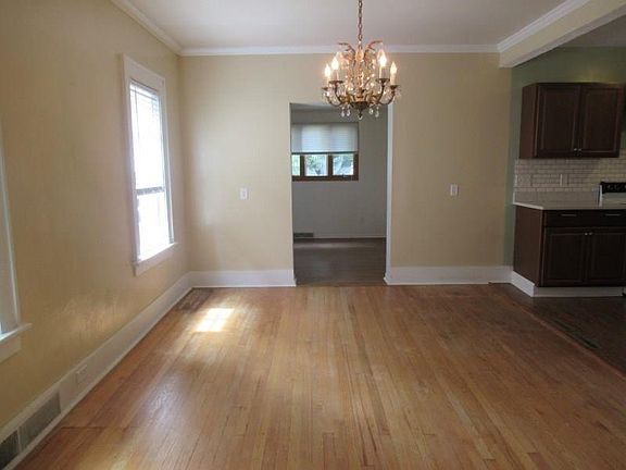 5th image of 2814 Plum St