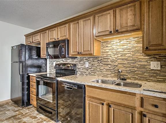 3rd image of 622 SW Shadow Glen Ct