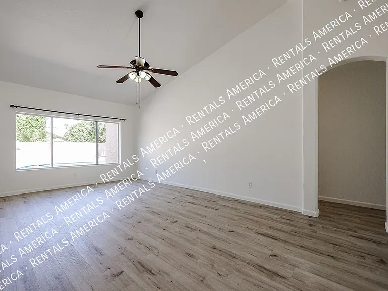 764 E Sheffield Ave — Photo 7