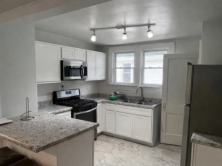 1022 Winter St — Photo 9