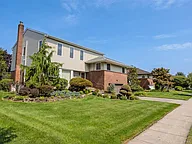 16 Winthrop Road, Plainview, NY 11803 — photo 2