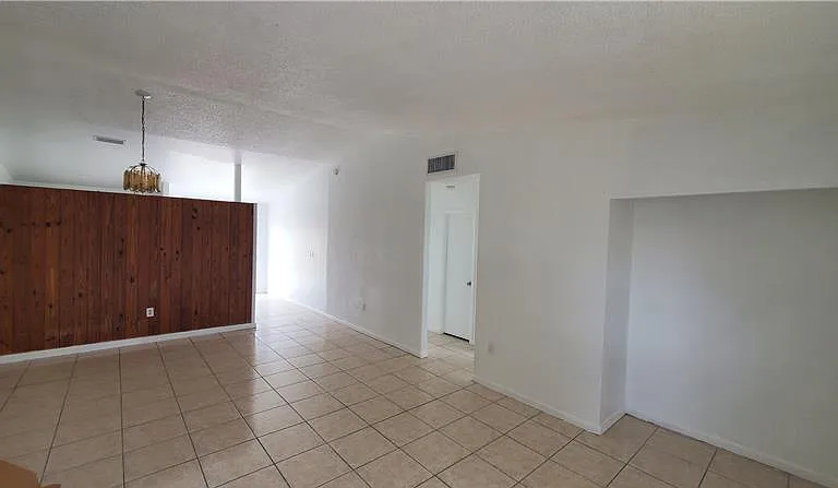 18047 NW 41st Pl — Photo 2