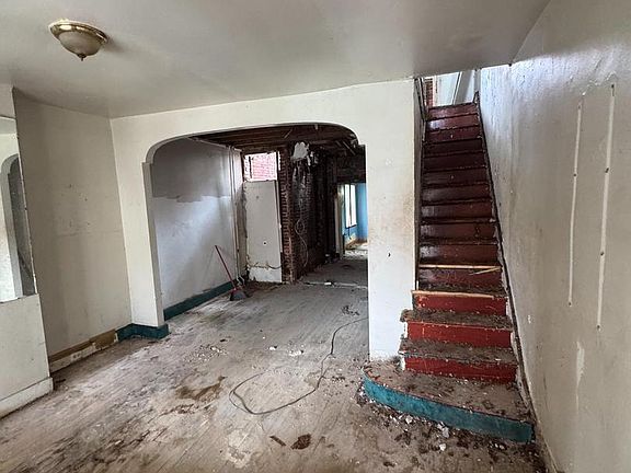 2nd image of 1203 S Peach St