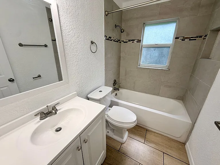 1235 Alcazar St — Photo 13