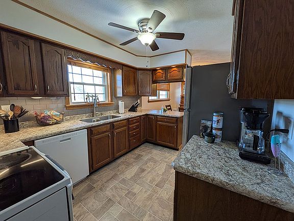 3rd image of 265 Sunny Rd