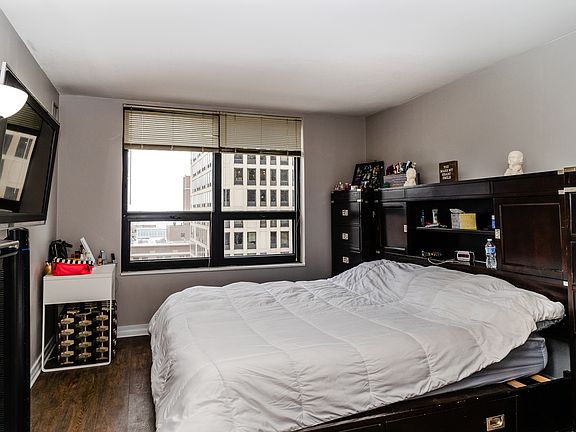 5th image of 401 E Ontario St APT 2706