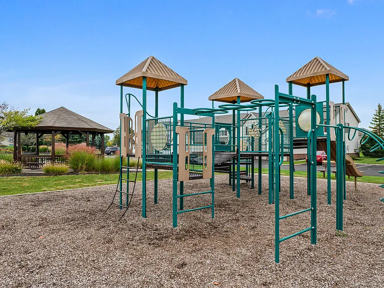 09_Landscape_HilliardPark_2021_Playground01