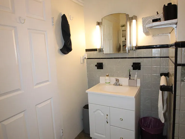517 E Broadway #2 — Photo 15