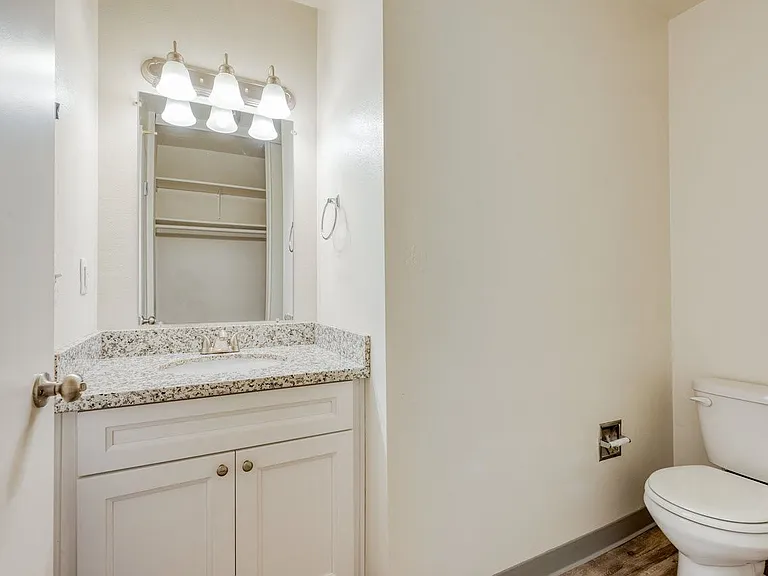 Michael Manor Apartments — Photo 17