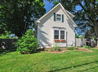 1212 Dean St, St Charles, IL 60174