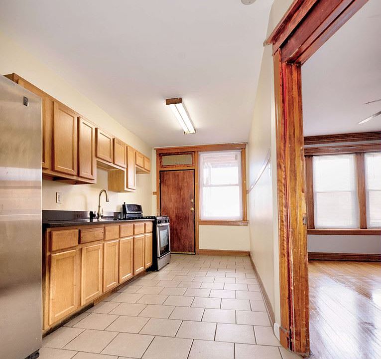 1st image of 1516 E 67th Pl #1E