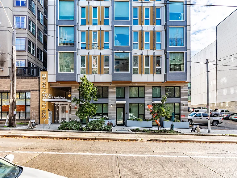 319 Queen Anne Ave N #104 — Photo 31