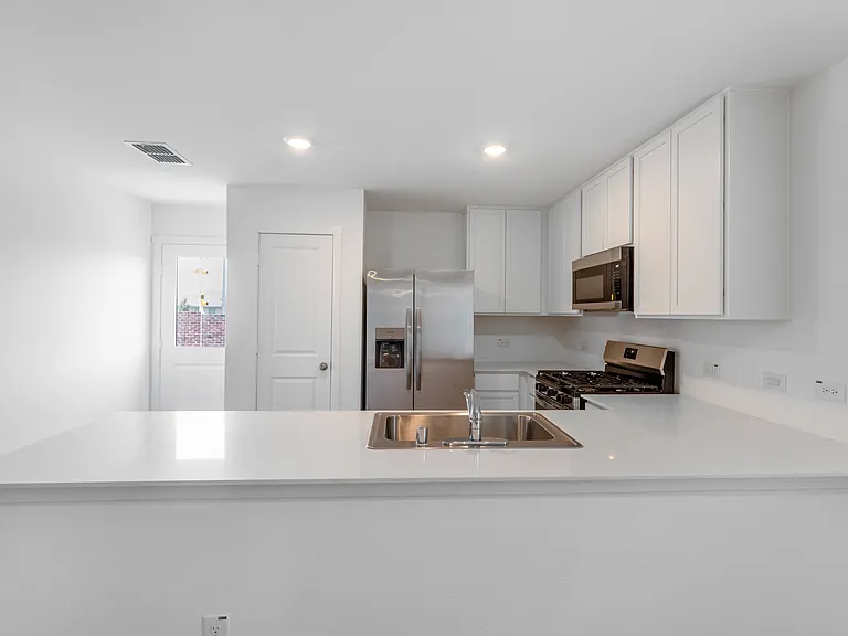 15016 Reyes Rd — Photo 9