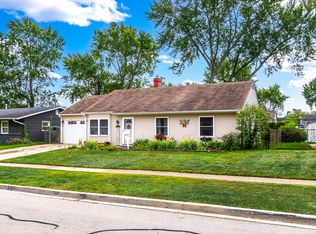 121 E Briarwood Dr, Streamwood, IL