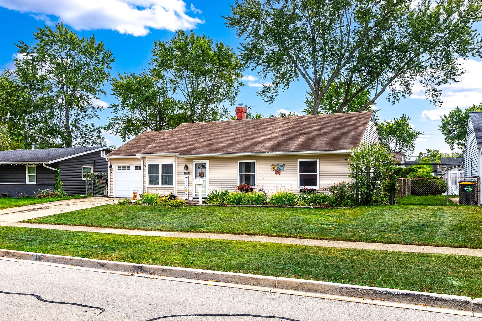 121 E Briarwood Dr photo 1