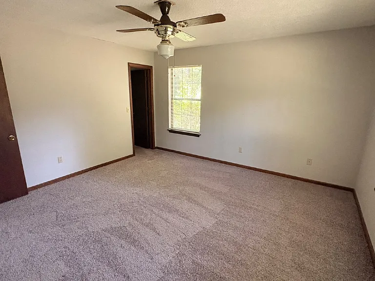 6329 Rolling Hills Dr — Photo 10