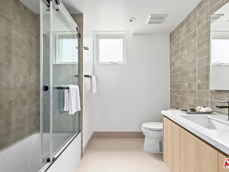 1414 1/2 S Beverly Dr #303 — Photo 6
