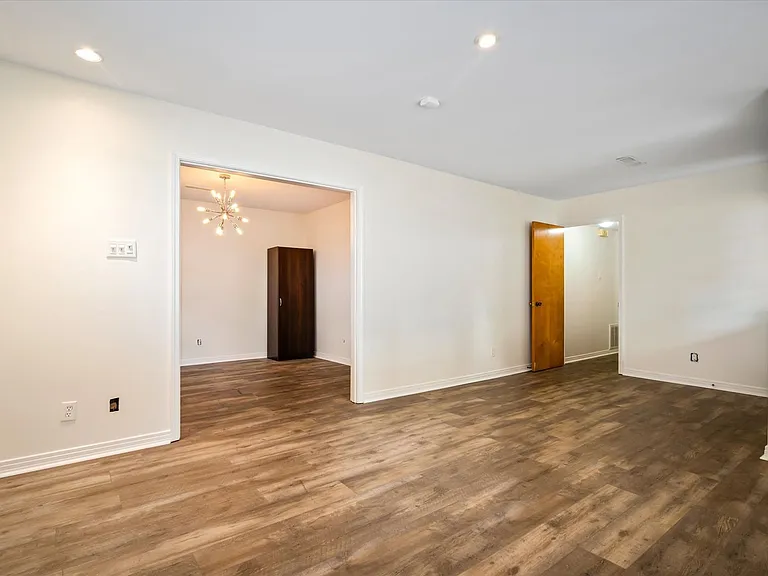 316 Syracuse St — Photo 5