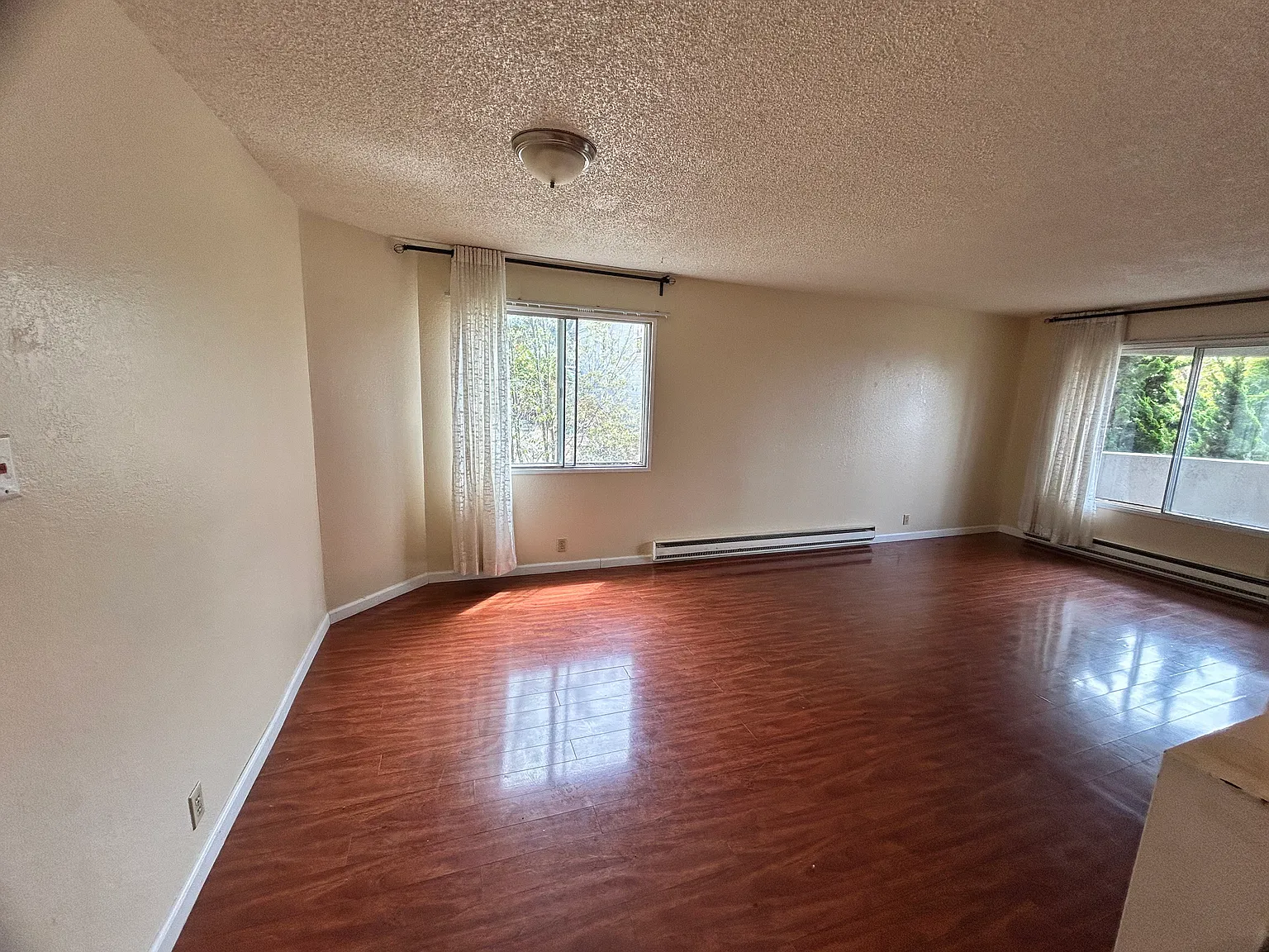 2 bed, 850 sqft, $2,680 — Photo 3