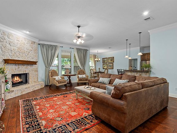 3rd image of 223 Deer Creek Dr