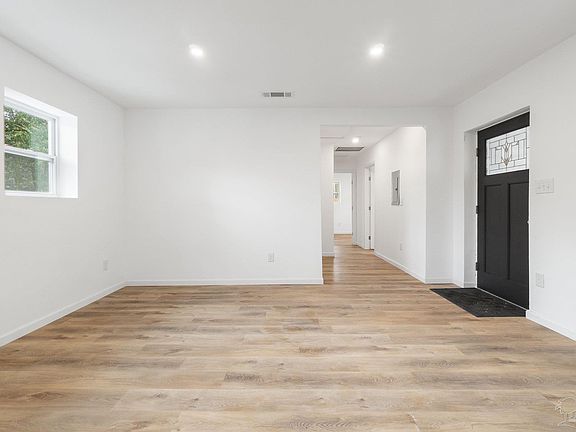 5th image of 711 Loire Way
