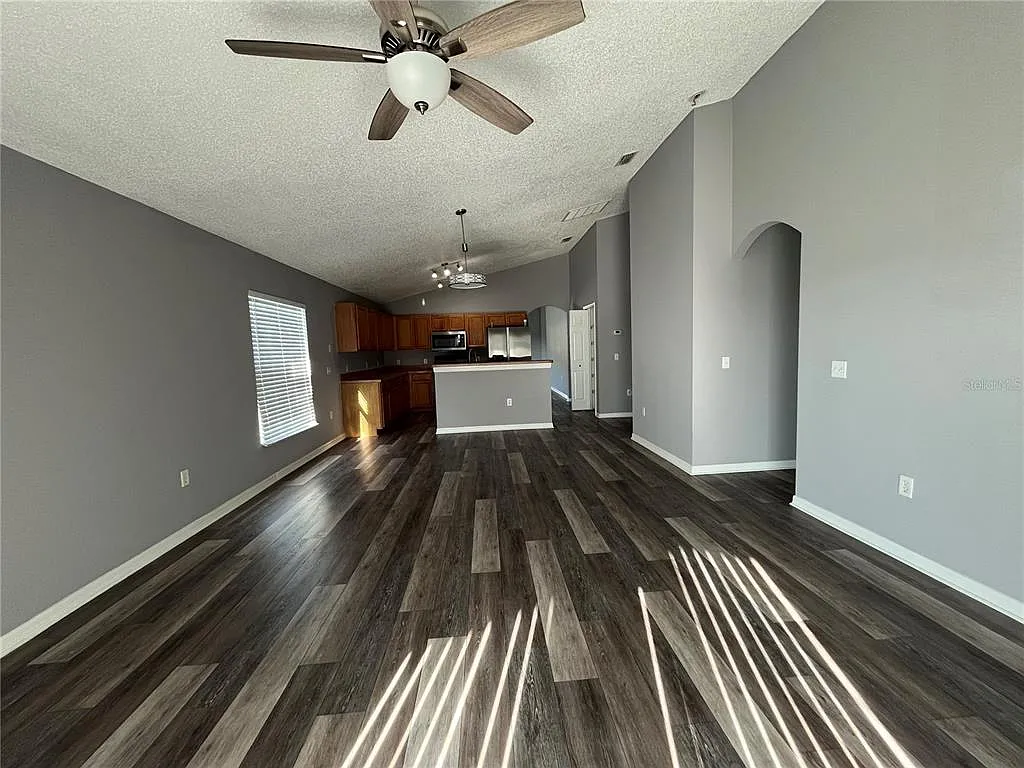 4 bed, 2.0 bath, 1984 sqft, $2,500 — Photo 2